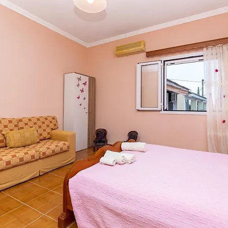 Dimitra House - Corfiot Country Side Getaway * Chlomatianá