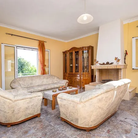Dimitra House - Corfiot Country Side Getaway شقة